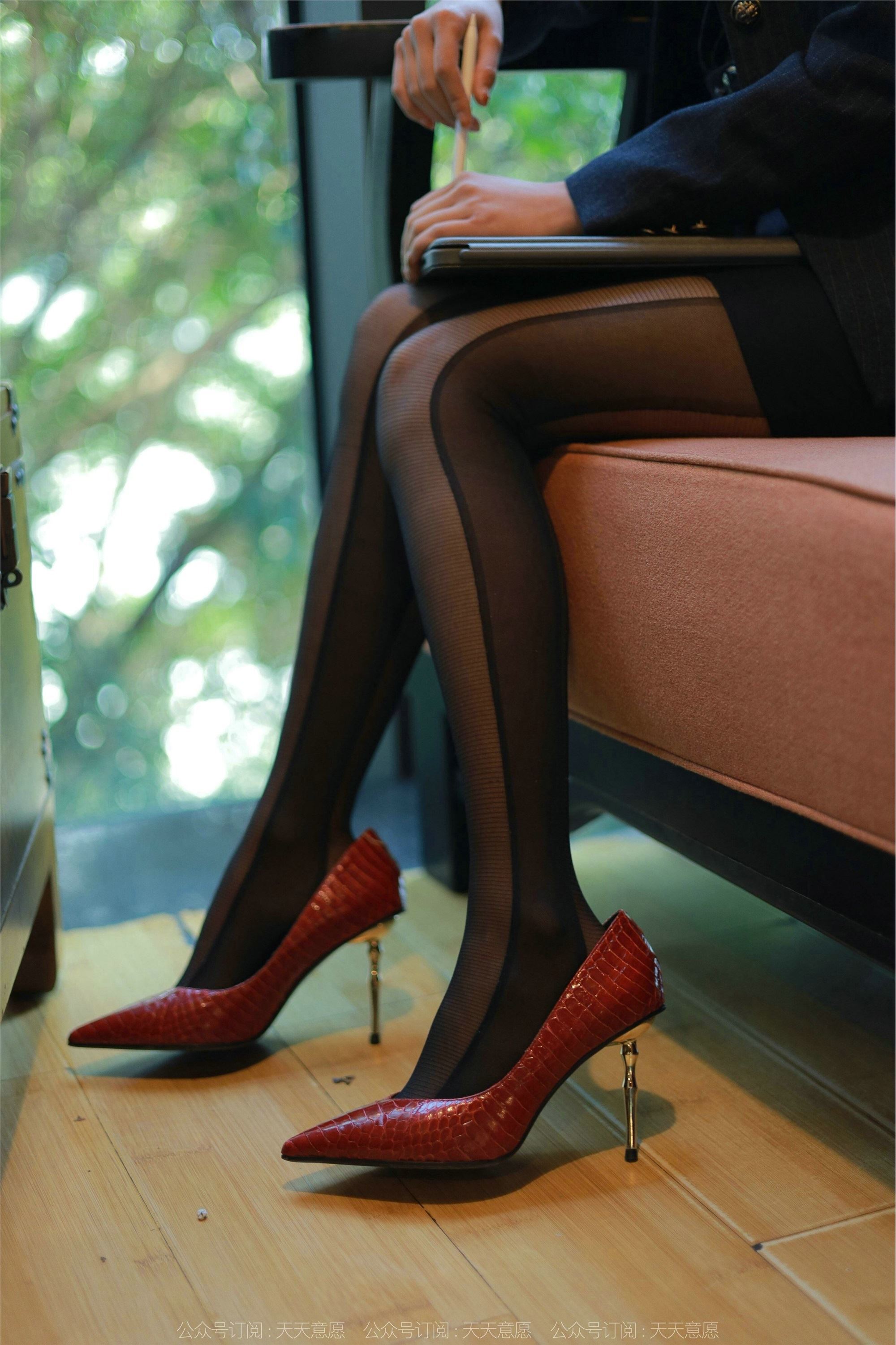 IESS异思趣向  2022.04.12 丝享家1057：婉萍《OL嘿丝玉姐》